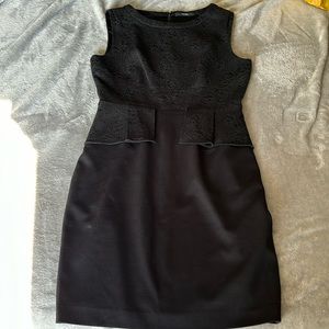 Tahari Women’s Black Fitted Sleeveless Dress Size 12